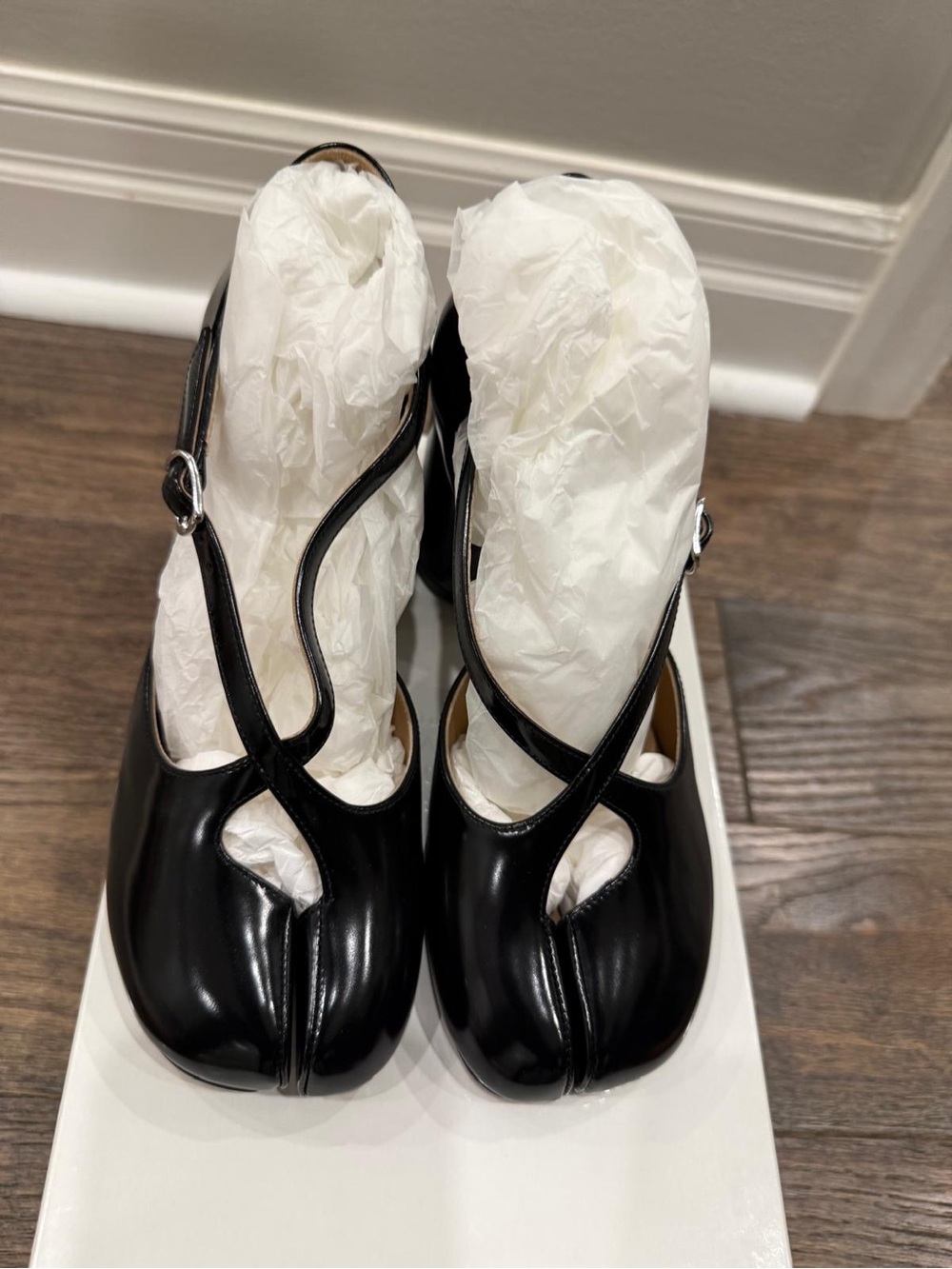 Maison Martin Margiela Black Split-Toe Cross-Strap Heels - Picture 2 of 10